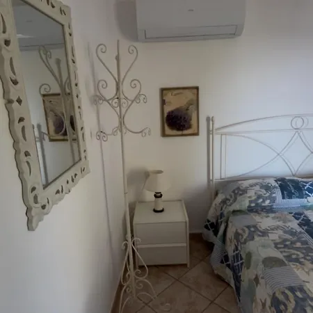 Casa Perla E Conchiglia بيت للعطل كابوليفيري